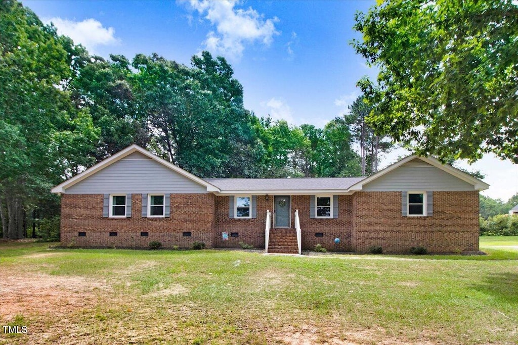 2001 Missy Ln, Clayton, NC 27520 - single story home with crawl space, a front yard, and brick siding