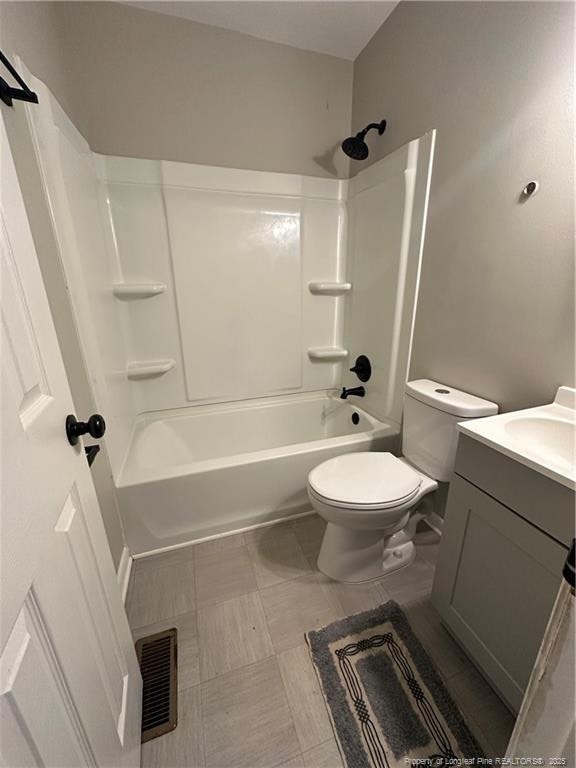 3513 Greenwood Dr, Fayetteville, NC 28311 - bathroom featuring vanity and bathtub / shower combination