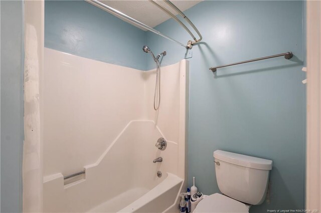 1612 Hennessy Pl, Fayetteville, NC 28303 - full bathroom featuring washtub / shower combination and toilet