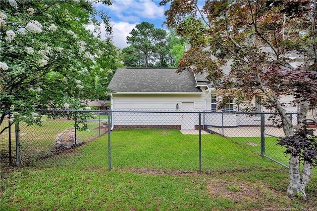 4010 Arcadia Ct, Fayetteville, NC 28311 - view of yard with a garage