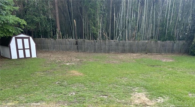 1519 Palmer Dr, Fayetteville, NC 28303 - view of yard featuring a storage shed