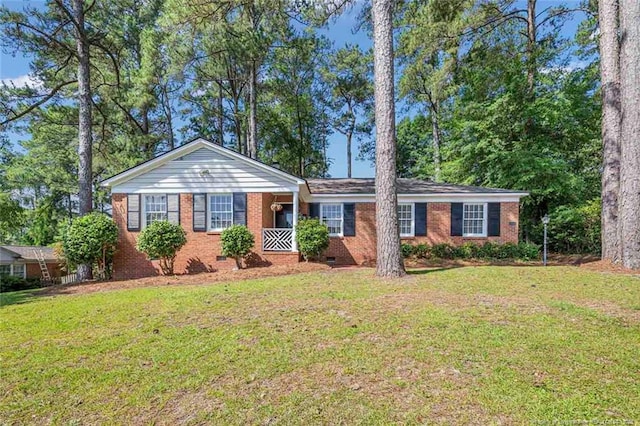 2613 N Edgewater Dr, Fayetteville, NC 28303 - single story home featuring a front yard, brick siding, and crawl space