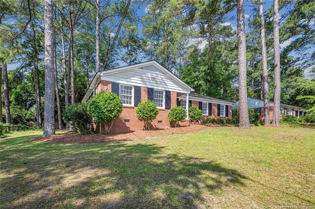 2613 N Edgewater Dr, Fayetteville, NC 28303 - ranch-style home featuring crawl space, brick siding, and a front lawn