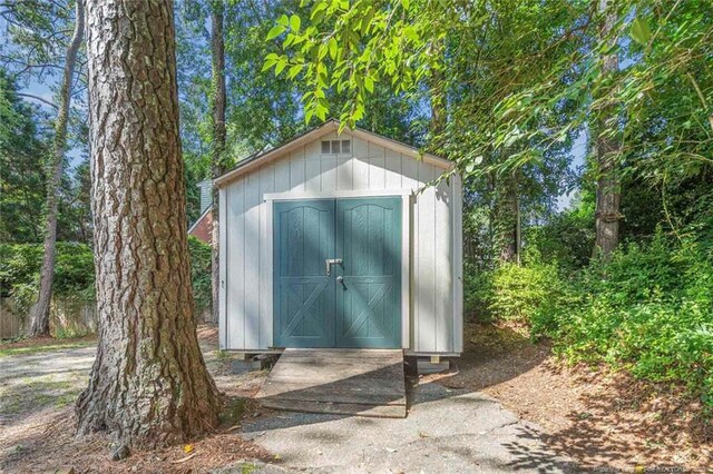 2613 N Edgewater Dr, Fayetteville, NC 28303 - view of shed