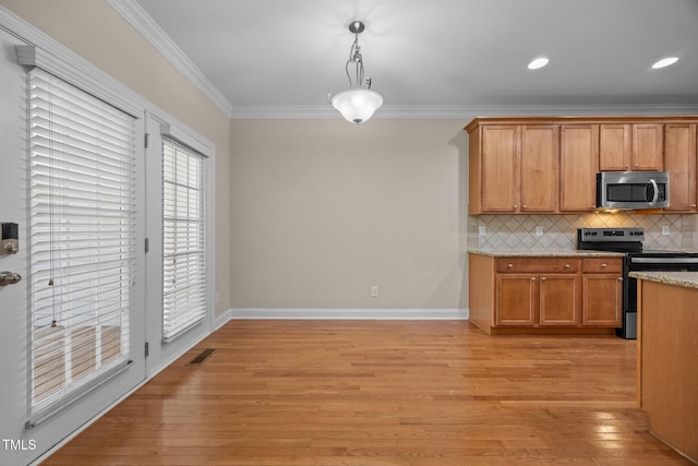 1012 Palace Garden Way, Raleigh, NC 27603 - kitchen featuring appliances with stainless steel finishes, ornamental molding, light wood-style flooring, decorative light fixtures, and decorative backsplash