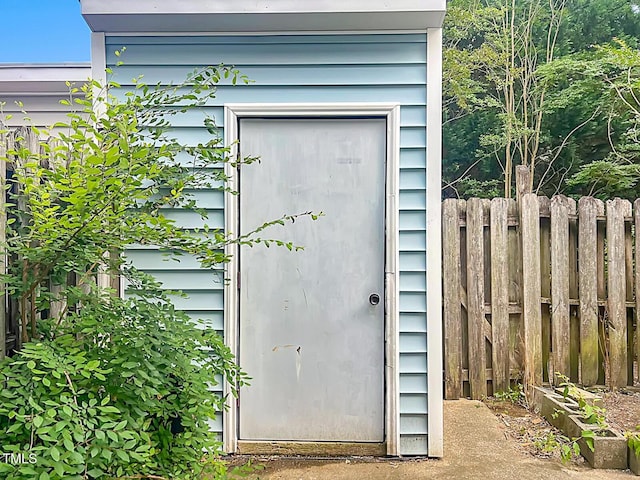 5810 Shady Grove Cir, Raleigh, NC 27609 - view of exterior entry