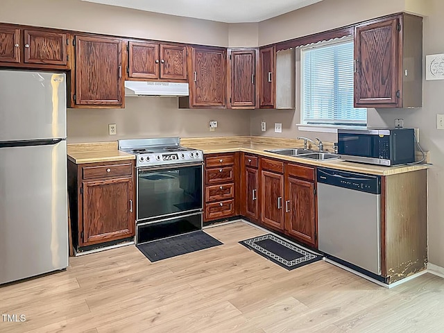 5810 Shady Grove Cir, Raleigh, NC 27609 - kitchen featuring appliances with stainless steel finishes, under cabinet range hood, and light countertops