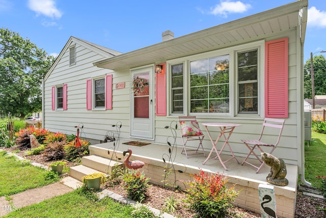 302 Bradley St, Burlington, NC 27215 - view of front facade with a chimney
