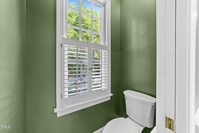 1105 Tazwell Pl, Raleigh, NC 27612 - bathroom with toilet