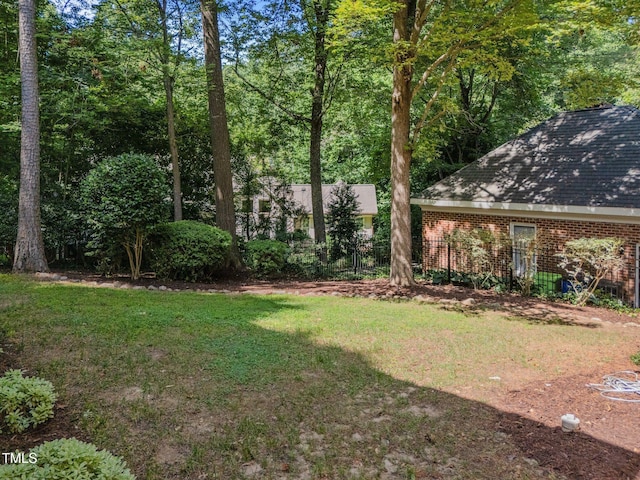 1105 Tazwell Pl, Raleigh, NC 27612 - view of grassy yard