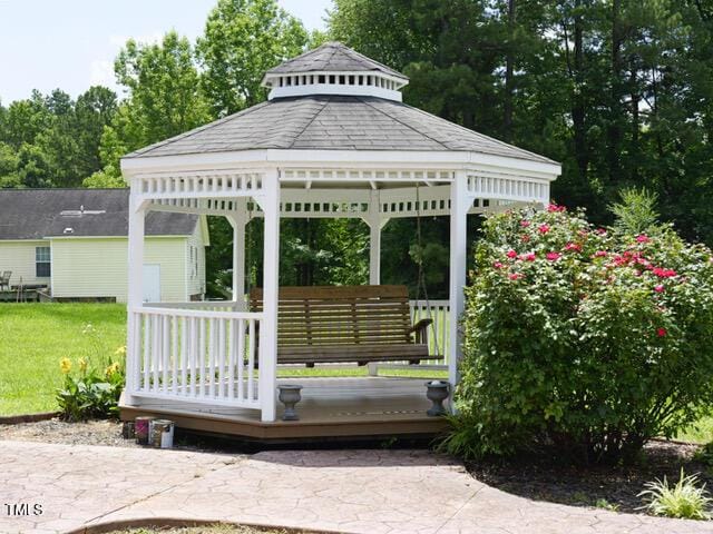 2817 Buckboard Ln, Raleigh, NC 27603 - surrounding community featuring a gazebo