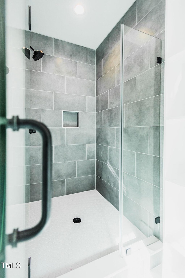 415 E Lavender Ave, Durham, NC 27704 - full bath featuring a shower stall and recessed lighting
