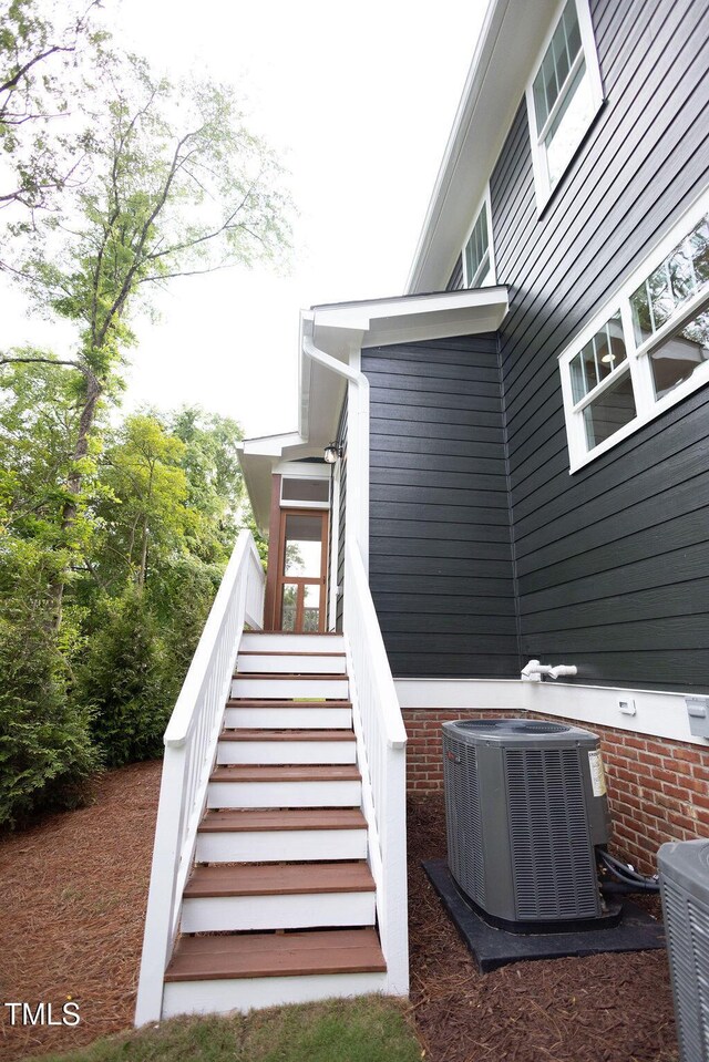 415 E Lavender Ave, Durham, NC 27704 - view of staircase