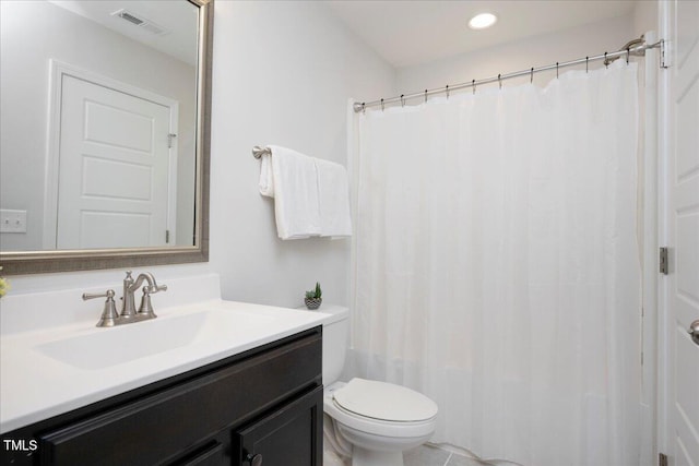 1125 Russet Ln, Apex, NC 27523 - full bath with vanity, a shower with curtain, and recessed lighting