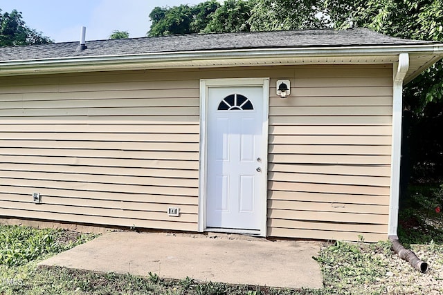 621 Reservoir St, Durham, NC 27703 - entrance to property featuring roof with shingles