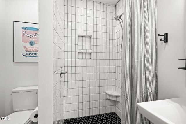 2410 Huron St, Durham, NC 27707 - bathroom featuring a tile shower and toilet
