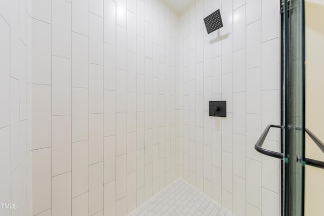 944 Athens Dr, Raleigh, NC 27606 - bathroom with tiled shower