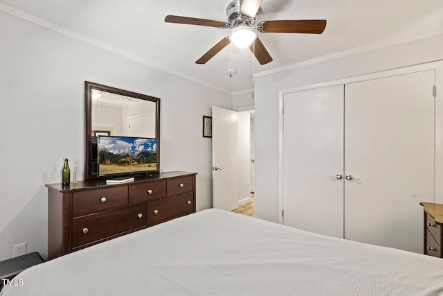 7002 Longstreet Dr Unit C, Raleigh, NC 27615 - bedroom featuring crown molding, a closet, and a ceiling fan