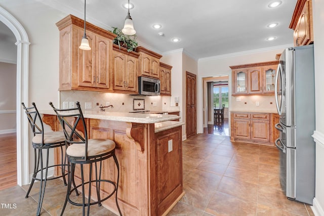 106 Woodmere Ln, Goldsboro, NC 27530 - kitchen with stainless steel appliances, a peninsula, crown molding, tasteful backsplash, and a kitchen breakfast bar
