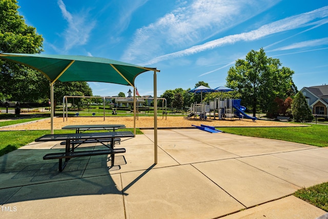 2129 Glade Valley Ln, Morrisville, NC 27560 - view of community with a lawn