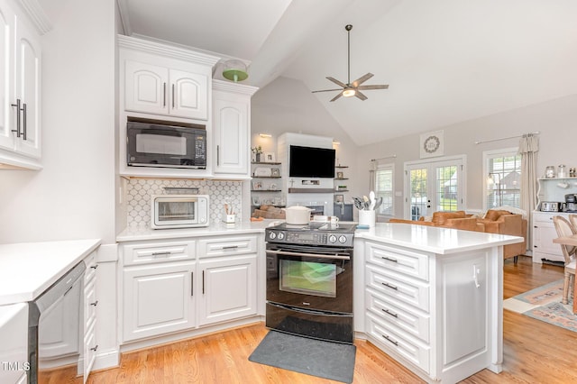 305 Maddux Dr, Pikeville, NC 27863 - kitchen featuring black appliances, open floor plan, a peninsula, a ceiling fan, and light wood-style floors