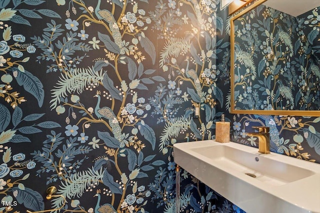 1054 Canterbury Ln, Chapel Hill, NC 27517 - bathroom with wallpapered walls and a sink