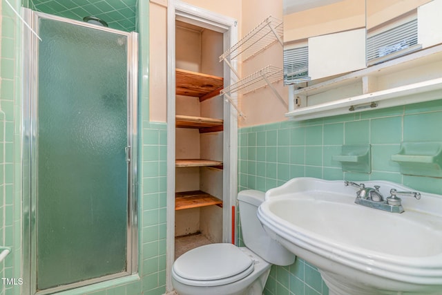 612 Locust Ln, Raleigh, NC 27603 - bathroom featuring tile walls, a shower stall, and a wainscoted wall