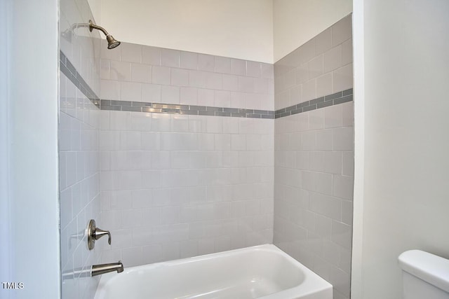 931 Ramseur St, Durham, NC 27701 - bathroom featuring toilet and washtub / shower combination
