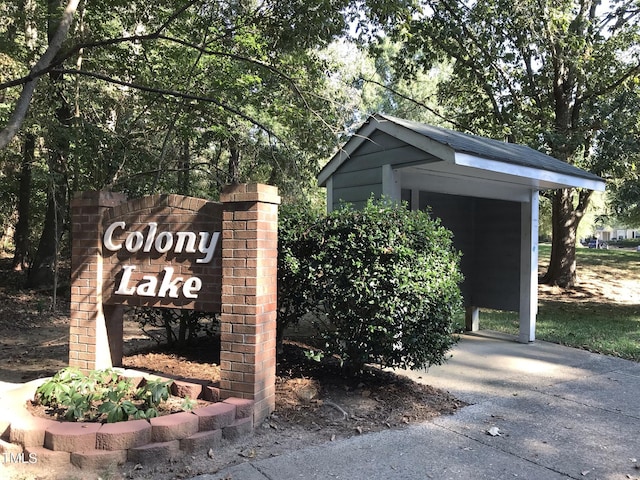 303 Saint Thomas Dr, Chapel Hill, NC 27517 - view of community sign