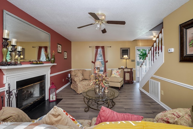 205 Cedar Dr, Zebulon, NC 27597 - photo 2
