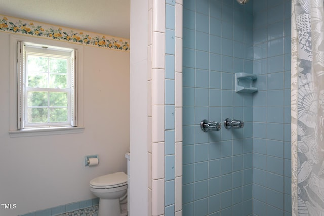 3603 Grimes Ave, Durham, NC 27703 - bathroom featuring tiled shower
