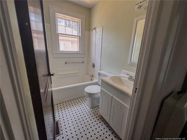 202 E 17th St, Lumberton, NC 28358 - full bath with vanity and bathtub / shower combination