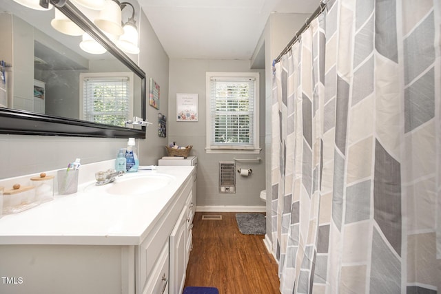 900 Beaman St, Clinton, NC 28328 - bathroom featuring wood finished floors, plenty of natural light, vanity, and a shower with curtain