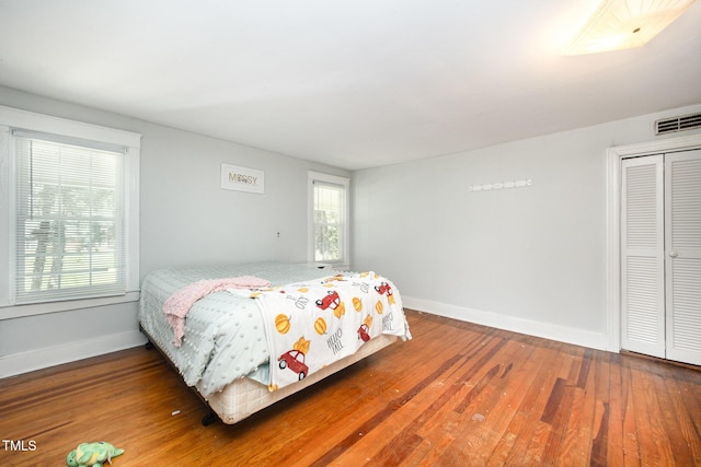 900 Beaman St, Clinton, NC 28328 - bedroom featuring hardwood / wood-style flooring and a closet