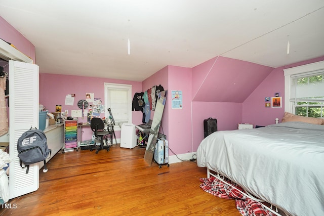 900 Beaman St, Clinton, NC 28328 - bedroom featuring light wood-style floors and vaulted ceiling