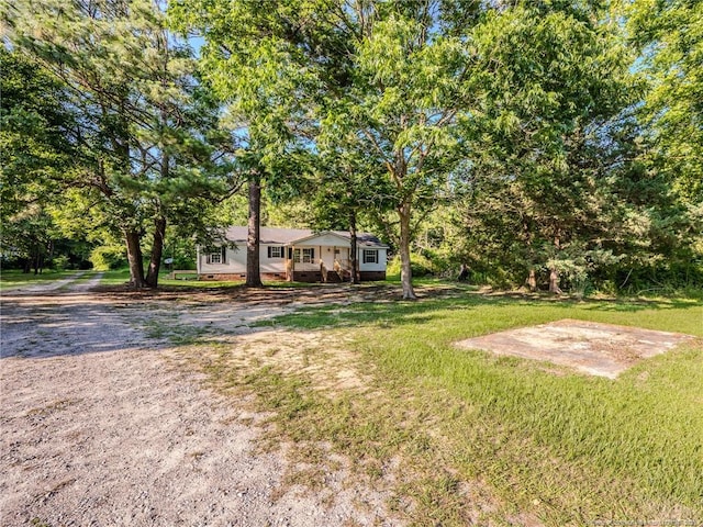 40 Ella Bell Rd, Clarkton, NC 28433 - view of front of property with a front yard