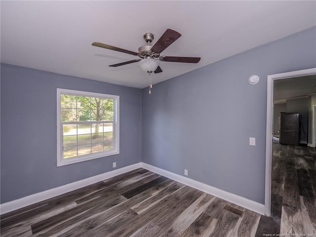 40 Ella Bell Rd, Clarkton, NC 28433 - unfurnished room featuring dark wood finished floors, a ceiling fan, and a smoke detector