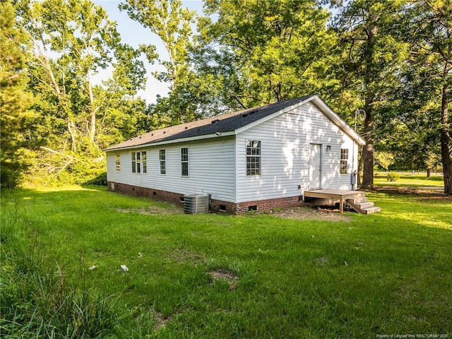 40 Ella Bell Rd, Clarkton, NC 28433 - view of side of property featuring crawl space and a lawn