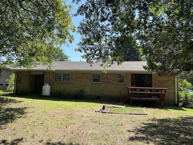 417 Sunnyview Rd, Henderson, NC 27536 - back of property with crawl space, brick siding, and a yard