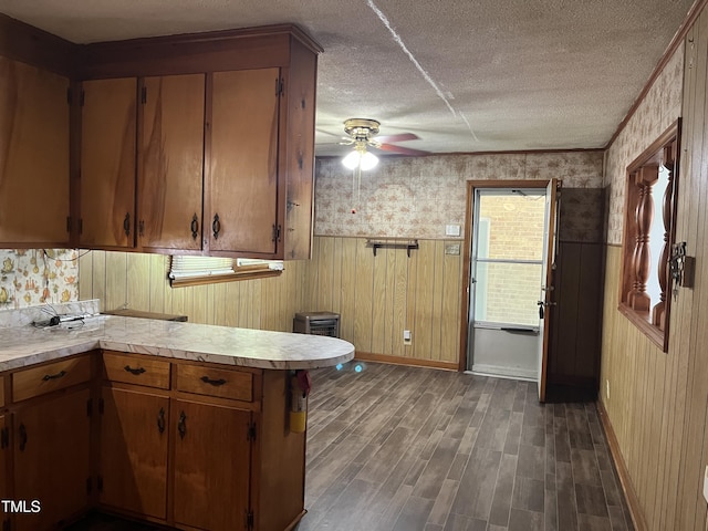 417 Sunnyview Rd, Henderson, NC 27536 - kitchen with a ceiling fan, light countertops, a textured ceiling, dark wood-type flooring, and a wainscoted wall