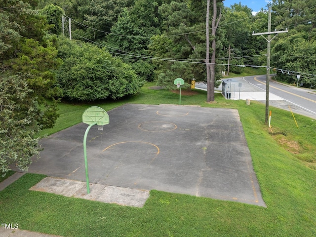 500 Umstead Dr Unit 103E, Chapel Hill, NC 27516 - view of basketball court with a lawn and community basketball court