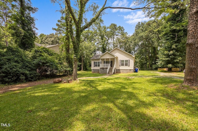116 Justice St, Chapel Hill, NC 27516 - view of front of home featuring crawl space, a porch, and a front lawn