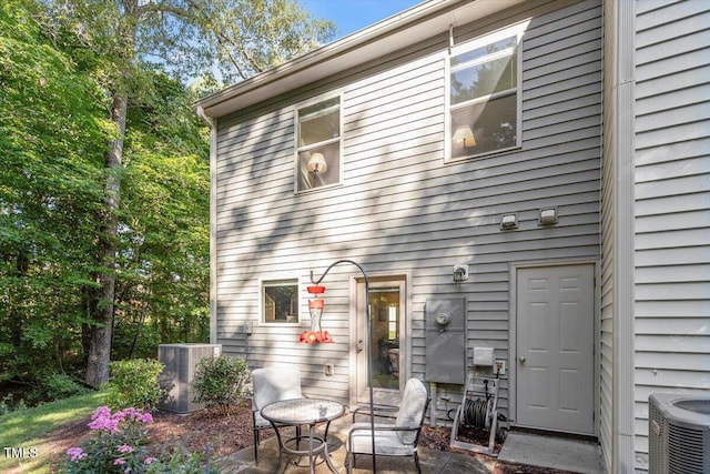534 Hobkirks Pl, Durham, NC 27704 - back of property featuring a patio