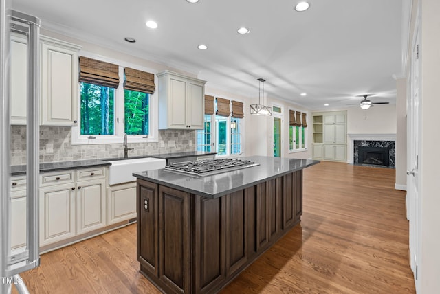 105 Bathgate Ln, Cary, NC 27513 - kitchen featuring stainless steel gas cooktop, dark countertops, a ceiling fan, recessed lighting, and decorative backsplash