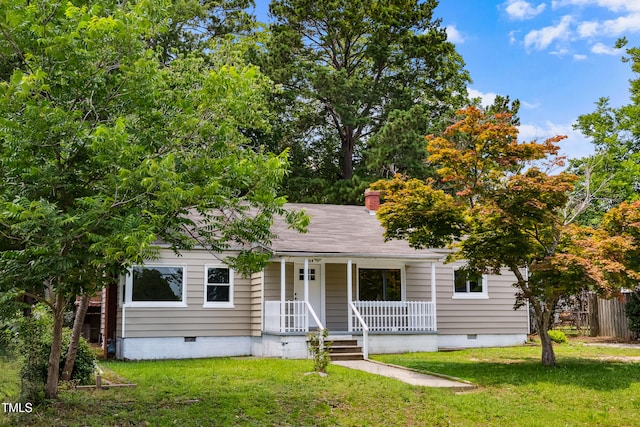 208 Fairview Ave SW, Wilson, NC 27893 - view of front facade featuring crawl space, covered porch, and a front yard