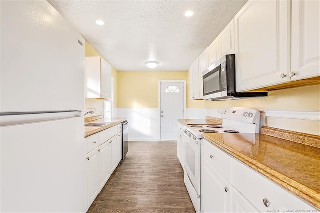 334 Richmond Dr, Fayetteville, NC 28304 - kitchen with stainless steel appliances, a textured ceiling, wood finished floors, white cabinetry, and light countertops