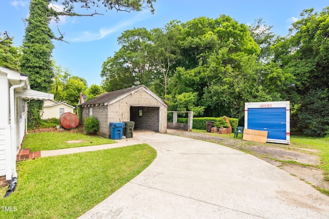 907 Morehead Ave, Durham, NC 27707 - detached garage with driveway