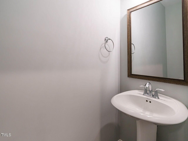 2013 Woodbluff Dr, Wendell, NC 27591 - bathroom featuring a sink