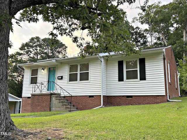 2331 Kennington Rd, Raleigh, NC 27610 - view of front of house with crawl space and a front yard
