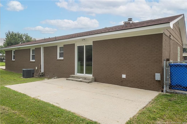 2408 Crabtree Ct, Fayetteville, NC 28304 - back of property with brick siding and a patio area
